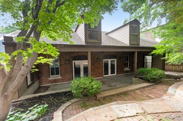 2416 S 13th Street, St Louis, MO 63104