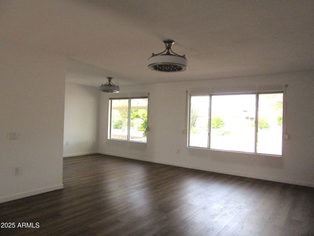 9502 W PINERIDGE Drive, Sun City, AZ 85351