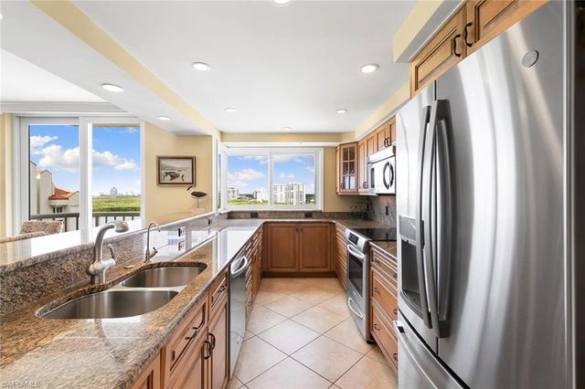 40 Seagate DR # 1204A, Naples, FL 34103