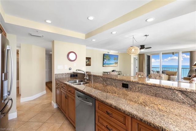 40 Seagate DR # 1204A, Naples, FL 34103