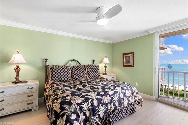 40 Seagate DR # 1204A, Naples, FL 34103