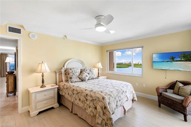 40 Seagate DR # 1204A, Naples, FL 34103