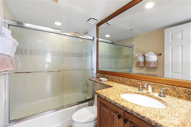 40 Seagate DR # 1204A, Naples, FL 34103