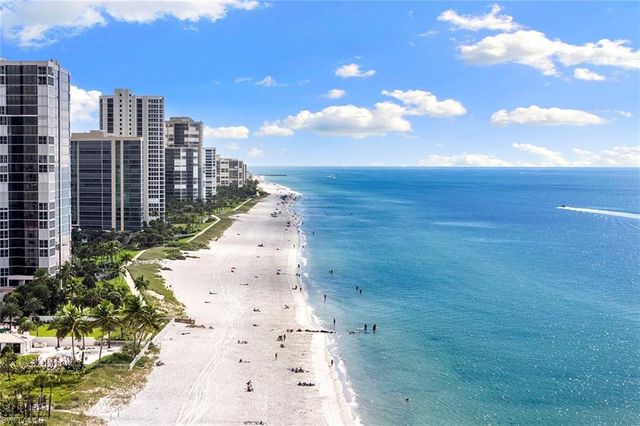 40 Seagate DR # 1204A, Naples, FL 34103