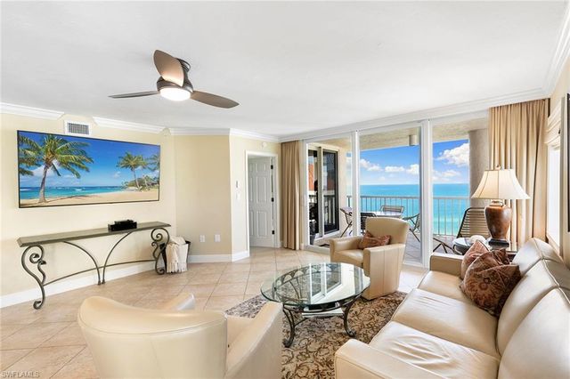 40 Seagate DR # 1204A, Naples, FL 34103