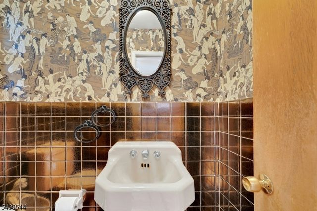 8 Marlo Road, Livingston Twp., NJ 07039
