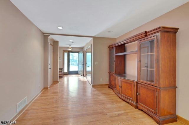8 Marlo Road, Livingston Twp., NJ 07039