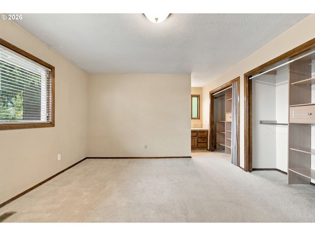 9070 Se LYNN Ln, Happy Valley, OR 97086
