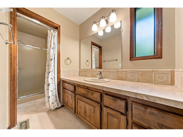 9070 Se LYNN Ln, Happy Valley, OR 97086