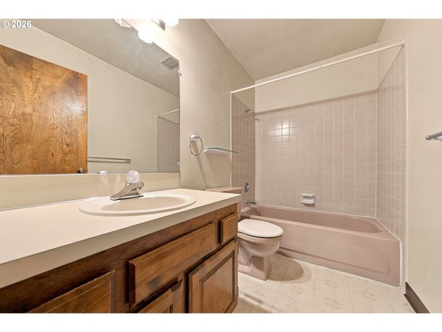 9070 Se LYNN Ln, Happy Valley, OR 97086