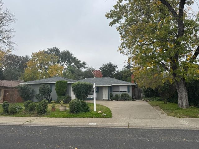 1318 Susan Cir, Roseville, CA 95661