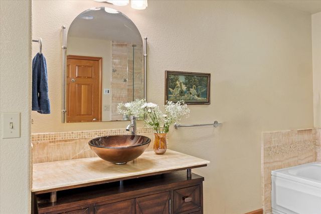 12423 Lowhills Rd, Nevada City, CA 95959