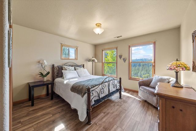 12423 Lowhills Rd, Nevada City, CA 95959