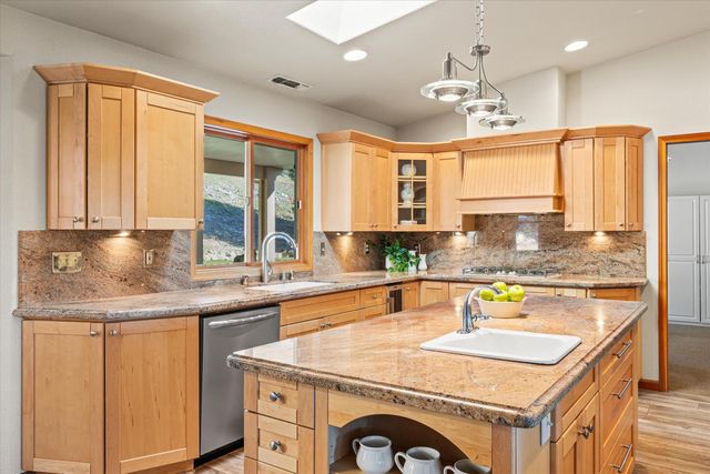 12423 Lowhills Rd, Nevada City, CA 95959