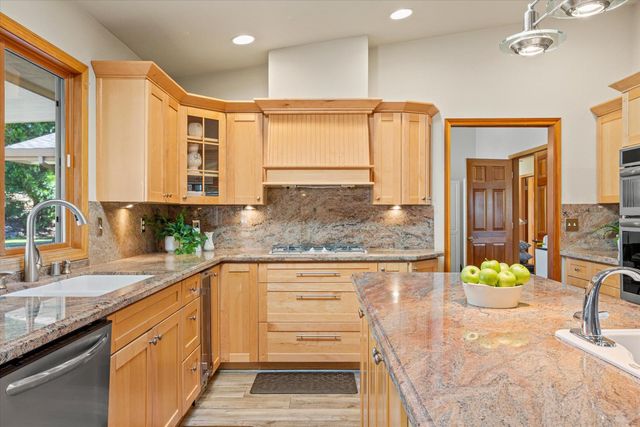 12423 Lowhills Rd, Nevada City, CA 95959