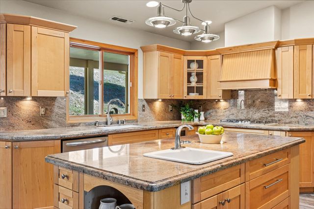 12423 Lowhills Rd, Nevada City, CA 95959