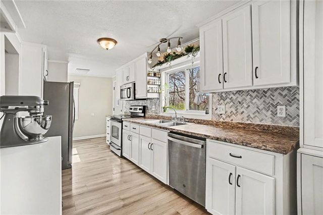 9712 E Westport Road, Independence, MO 64052