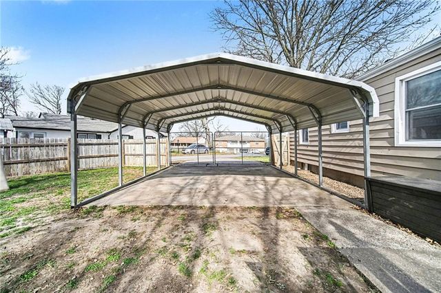 9712 E Westport Road, Independence, MO 64052