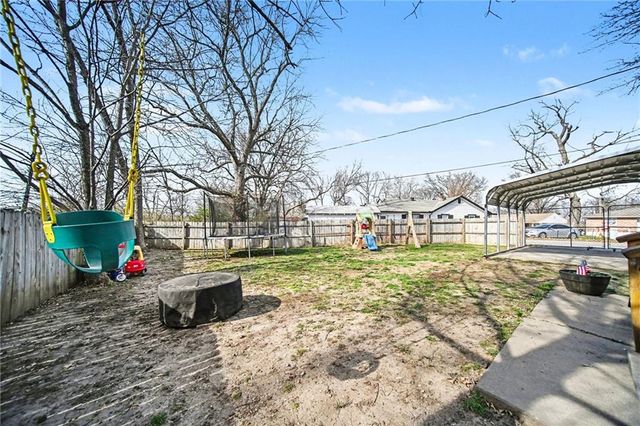 9712 E Westport Road, Independence, MO 64052