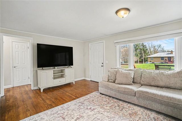 9712 E Westport Road, Independence, MO 64052