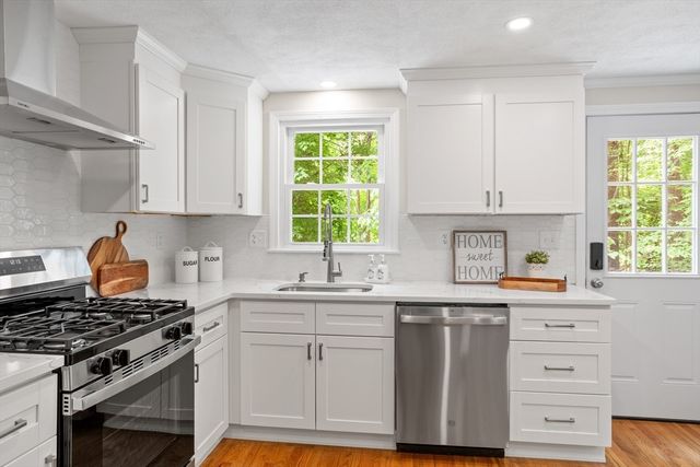 10 Simonne Ln, Pepperell, MA 01463