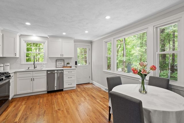 10 Simonne Ln, Pepperell, MA 01463