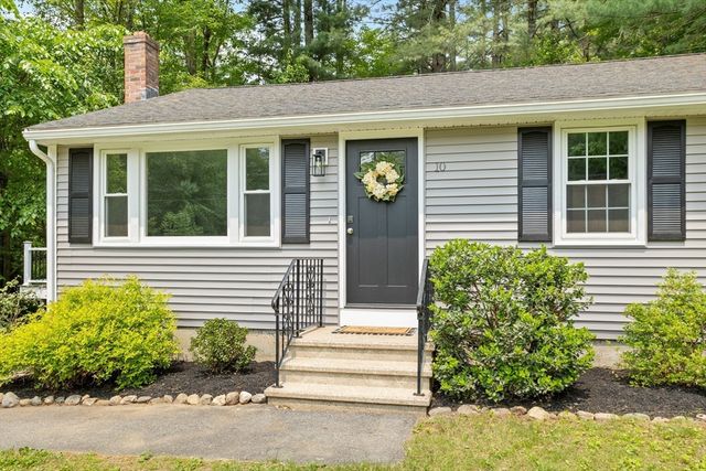 10 Simonne Ln, Pepperell, MA 01463