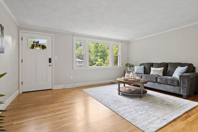 10 Simonne Ln, Pepperell, MA 01463