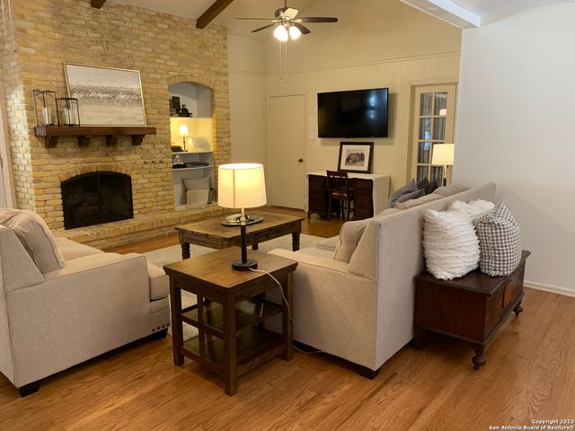 84 Roundup Dr, San Antonio, TX 78213