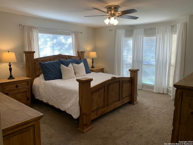 84 Roundup Dr, San Antonio, TX 78213