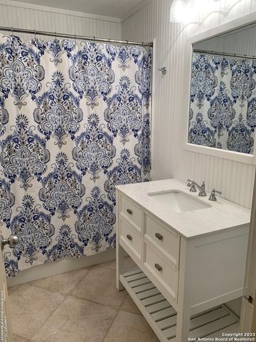 84 Roundup Dr, San Antonio, TX 78213