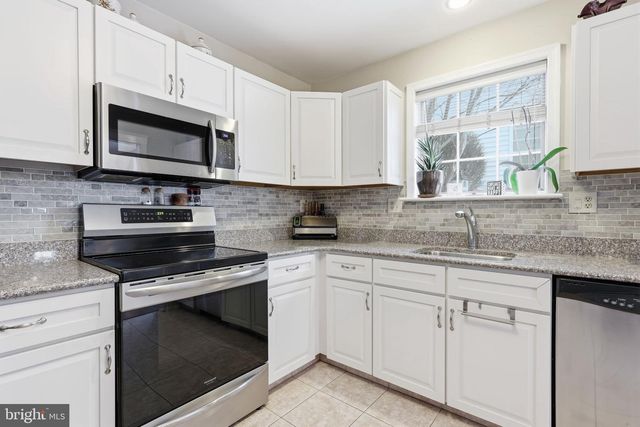 9 DEEP HOLLOW LN N, Columbus, NJ 08022