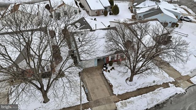 9 DEEP HOLLOW LN N, Columbus, NJ 08022