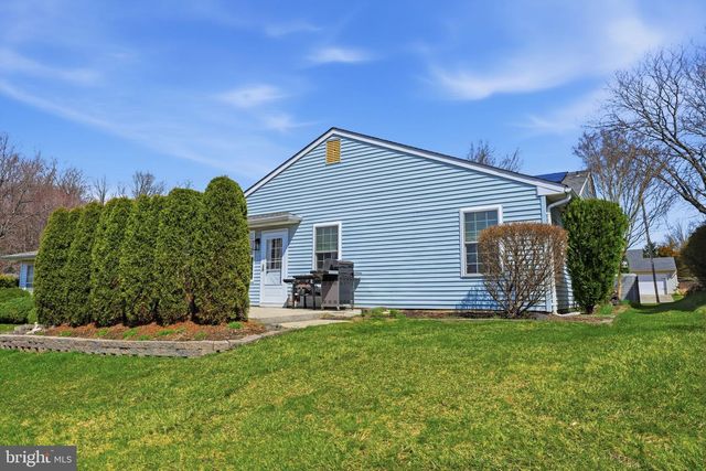 9 DEEP HOLLOW LN N, Columbus, NJ 08022