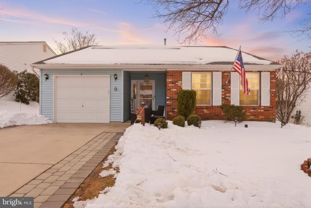 9 DEEP HOLLOW LN N, Columbus, NJ 08022