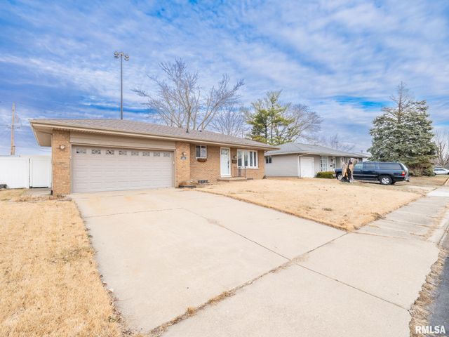 2303 W WESTPORT Road, Peoria, IL 61615