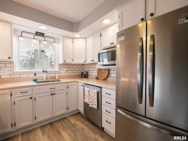 2303 W WESTPORT Road, Peoria, IL 61615