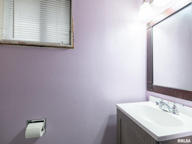 2303 W WESTPORT Road, Peoria, IL 61615