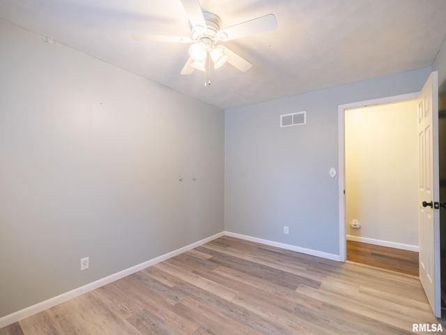 2303 W WESTPORT Road, Peoria, IL 61615