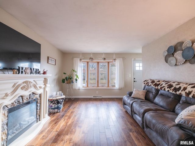 2303 W WESTPORT Road, Peoria, IL 61615