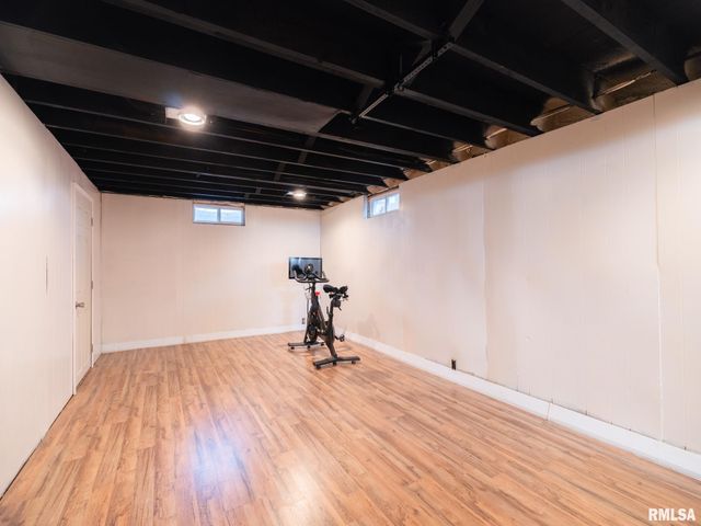 2303 W WESTPORT Road, Peoria, IL 61615