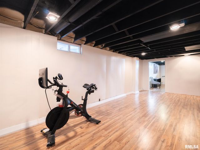 2303 W WESTPORT Road, Peoria, IL 61615