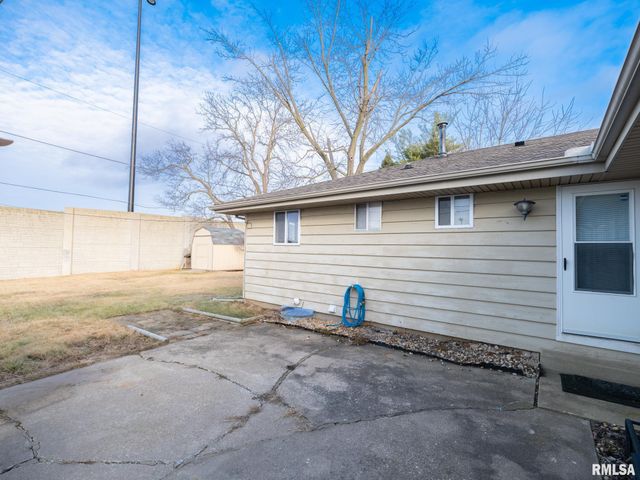 2303 W WESTPORT Road, Peoria, IL 61615