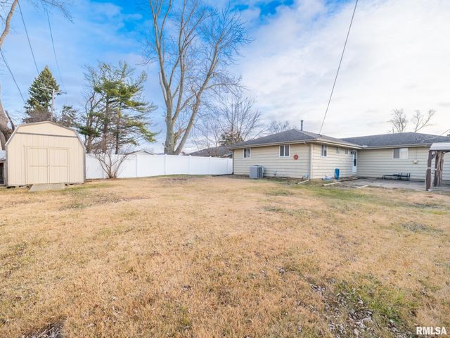 2303 W WESTPORT Road, Peoria, IL 61615