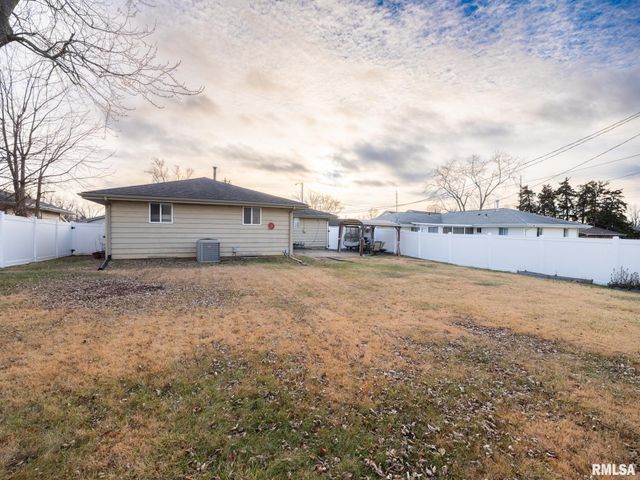 2303 W WESTPORT Road, Peoria, IL 61615