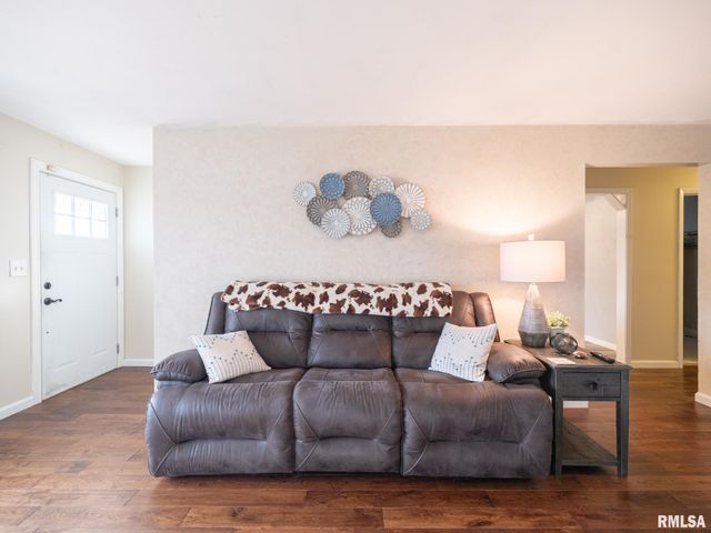 2303 W WESTPORT Road, Peoria, IL 61615