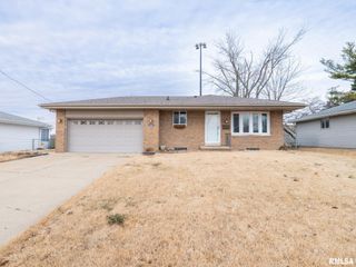 2303 W WESTPORT Road, Peoria, IL 61615