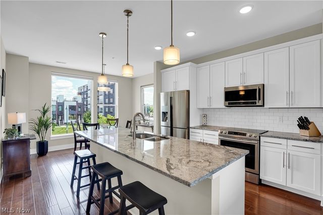 1208 W 73rd Place, Cleveland, OH 44102