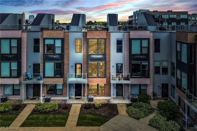 1208 W 73rd Place, Cleveland, OH 44102