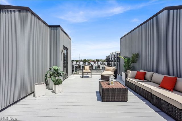 1208 W 73rd Place, Cleveland, OH 44102